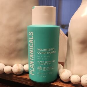 NWOT Plantanicals Volumizing Conditioner - Green